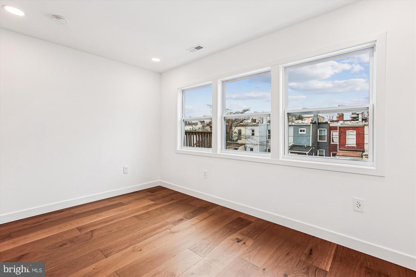 218 15TH ST NE, WASHINGTON, District Of Columbia 20002, 4 Bedrooms Bedrooms, ,3 BathroomsBathrooms,Residential,For sale,218 15TH ST NE,DCDC2240376 MLS # DCDC2240376