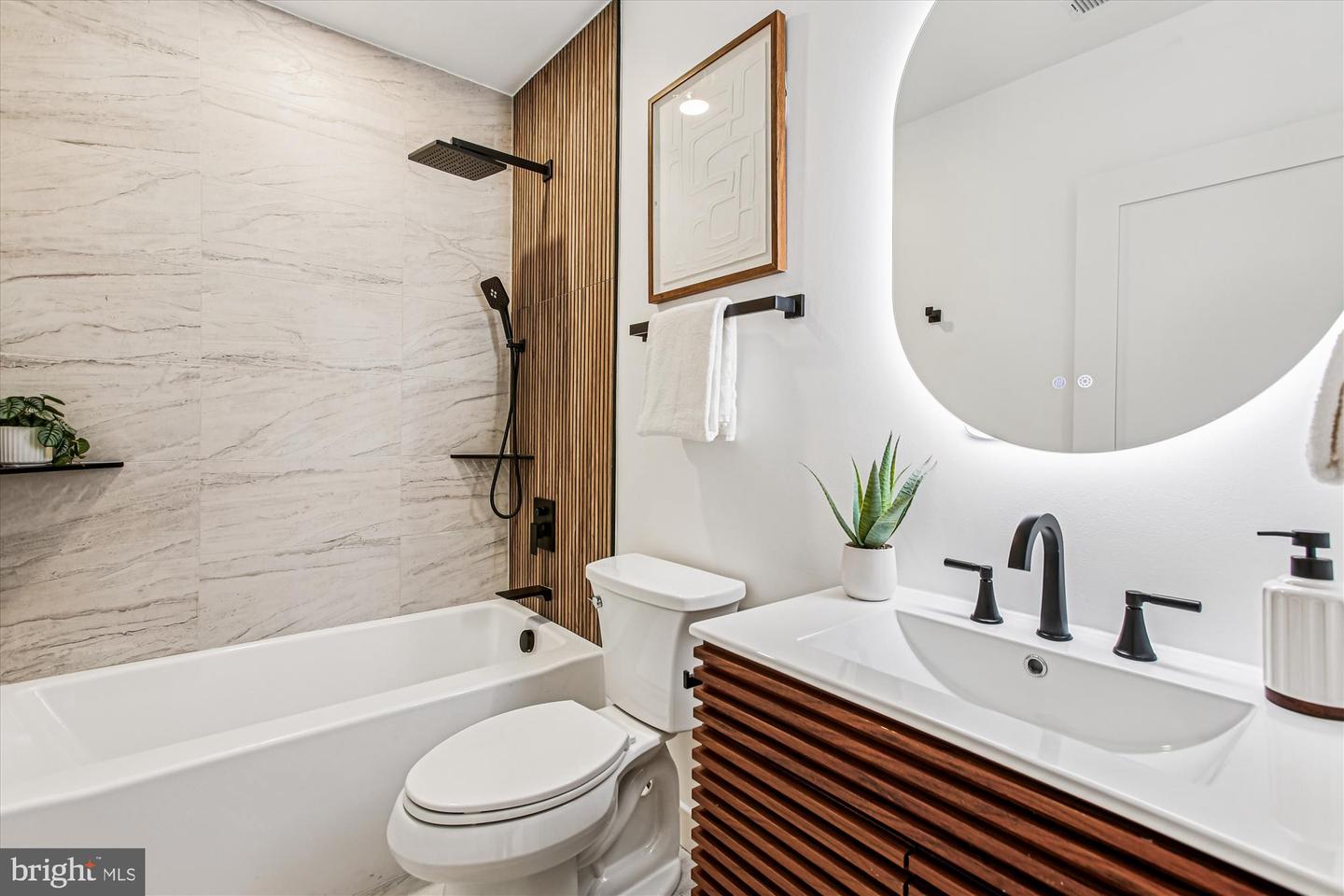 218 15TH ST NE, WASHINGTON, District Of Columbia 20002, 4 Bedrooms Bedrooms, ,3 BathroomsBathrooms,Residential,For sale,218 15TH ST NE,DCDC2240376 MLS # DCDC2240376