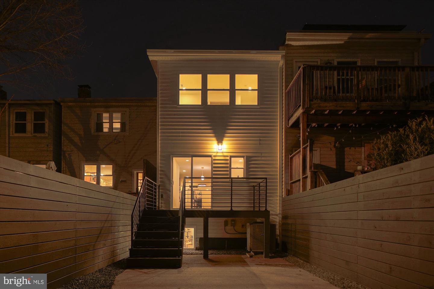 218 15TH ST NE, WASHINGTON, District Of Columbia 20002, 4 Bedrooms Bedrooms, ,3 BathroomsBathrooms,Residential,For sale,218 15TH ST NE,DCDC2240376 MLS # DCDC2240376