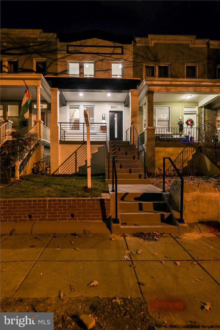 218 15TH ST NE, WASHINGTON, District Of Columbia 20002, 4 Bedrooms Bedrooms, ,3 BathroomsBathrooms,Residential,For sale,218 15TH ST NE,DCDC2240376 MLS # DCDC2240376