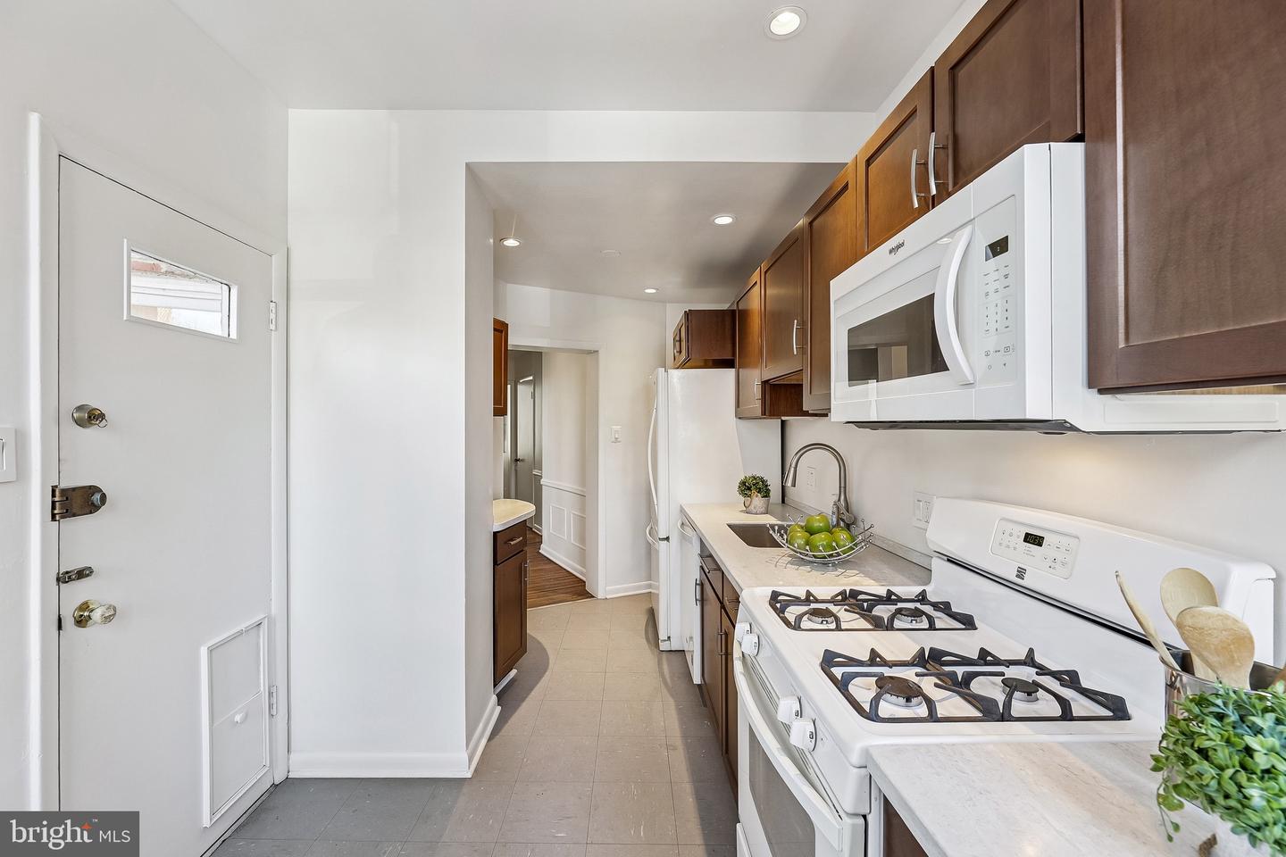 812 NORTH CAROLINA AVE SE, WASHINGTON, District Of Columbia 20003, 4 Bedrooms Bedrooms, ,3 BathroomsBathrooms,Residential,For sale,812 NORTH CAROLINA AVE SE,DCDC2242014 MLS # DCDC2242014