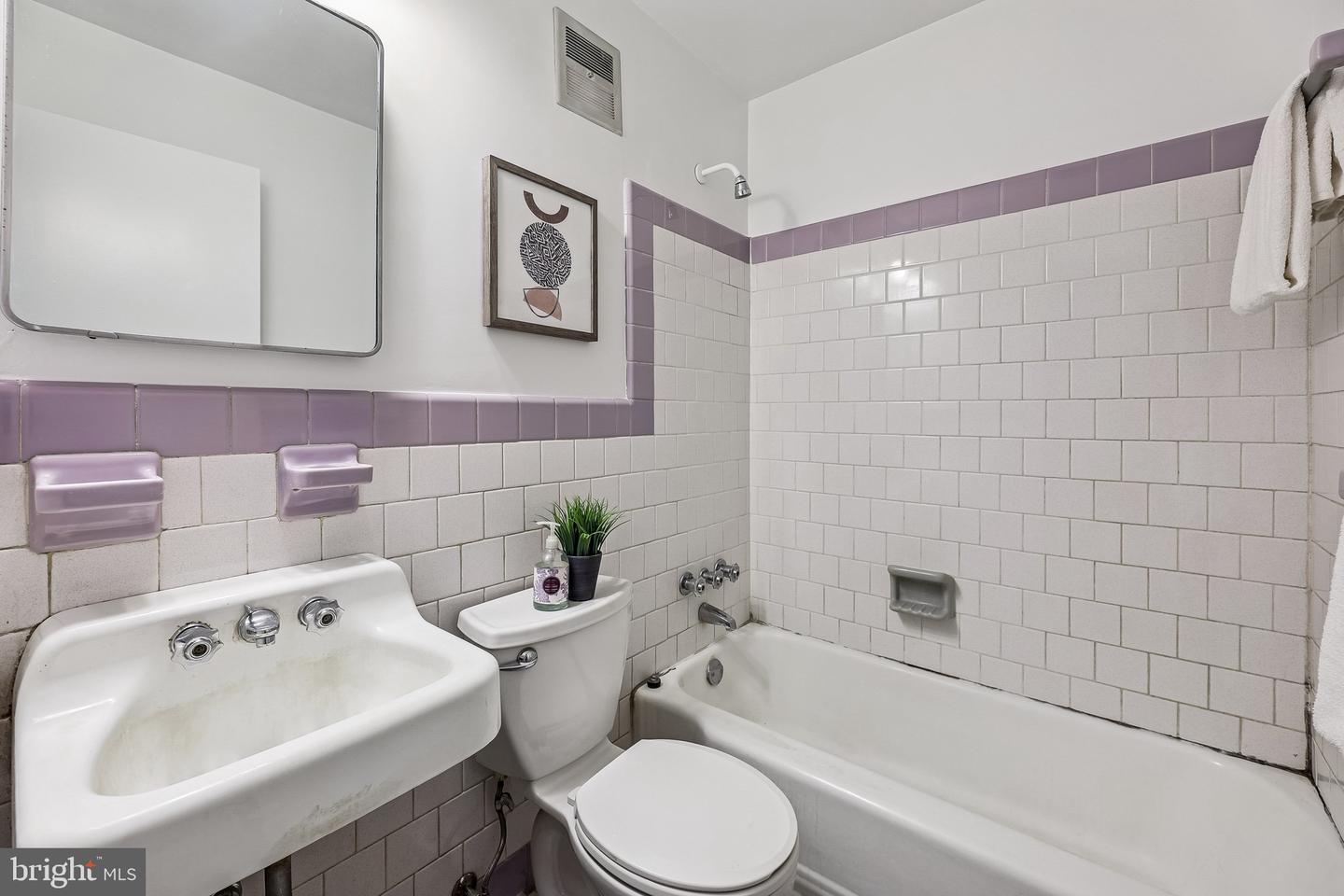 812 NORTH CAROLINA AVE SE, WASHINGTON, District Of Columbia 20003, 4 Bedrooms Bedrooms, ,3 BathroomsBathrooms,Residential,For sale,812 NORTH CAROLINA AVE SE,DCDC2242014 MLS # DCDC2242014