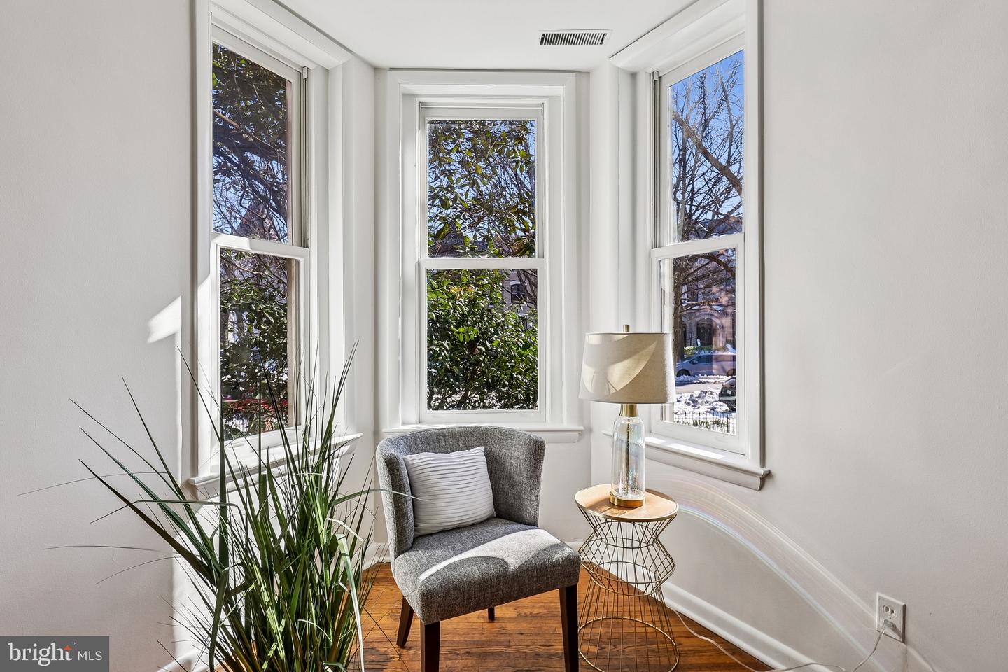 812 NORTH CAROLINA AVE SE, WASHINGTON, District Of Columbia 20003, 4 Bedrooms Bedrooms, ,3 BathroomsBathrooms,Residential,For sale,812 NORTH CAROLINA AVE SE,DCDC2242014 MLS # DCDC2242014