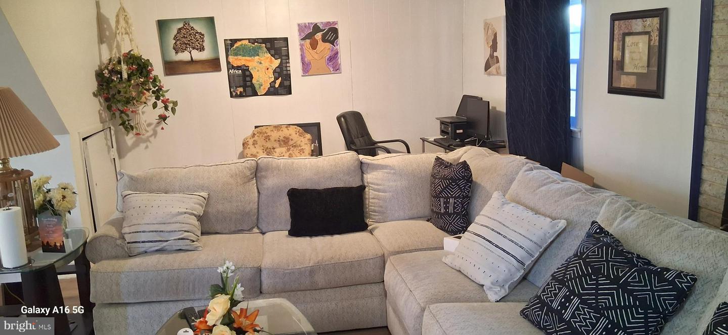 4306 ELDORADO DR, WOODBRIDGE, Virginia 22193, 4 Bedrooms Bedrooms, ,2 BathroomsBathrooms,Residential,For sale,4306 ELDORADO DR,VAPW2110856 MLS # VAPW2110856