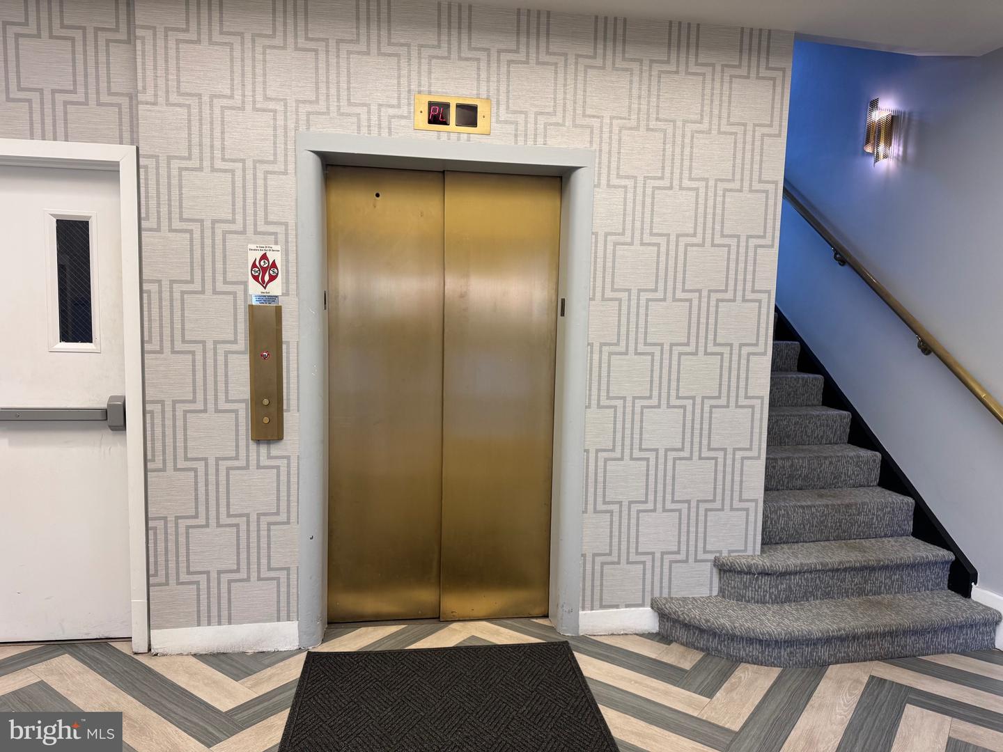 413 STUART CIR #PLA, RICHMOND, Virginia 23220, 2 Bedrooms Bedrooms, 4 Rooms Rooms,2 BathroomsBathrooms,Residential,For sale,413 STUART CIR #PLA,VARC2000800 MLS # VARC2000800