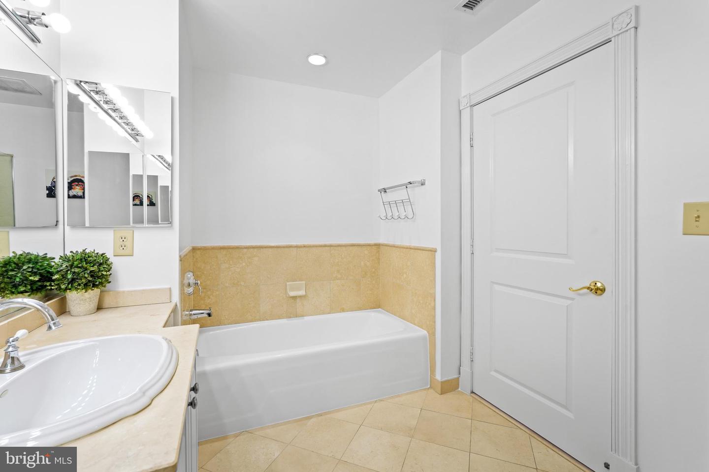 2600 PENNSYLVANIA AVE NW #501, WASHINGTON, District Of Columbia 20037, 2 Bedrooms Bedrooms, ,2 BathroomsBathrooms,Residential,For sale,2600 PENNSYLVANIA AVE NW #501,DCDC2243566 MLS # DCDC2243566