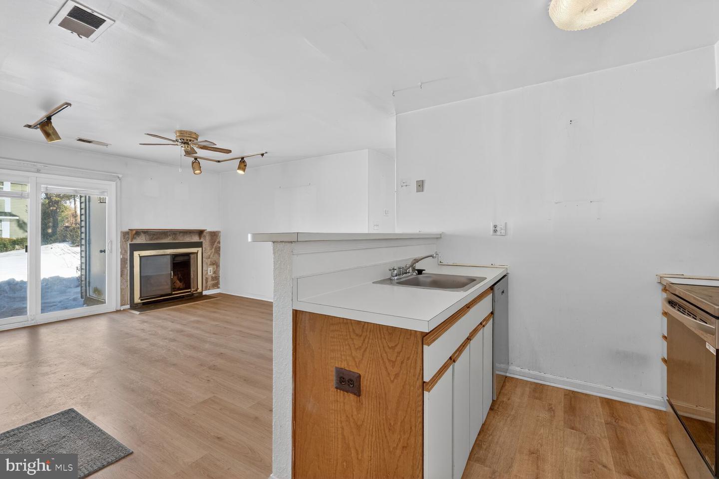 8605 BEEKMAN PL #A, ALEXANDRIA, Virginia 22309, 2 Bedrooms Bedrooms, ,2 BathroomsBathrooms,Residential,For sale,8605 BEEKMAN PL #A,VAFX2288026 MLS # VAFX2288026