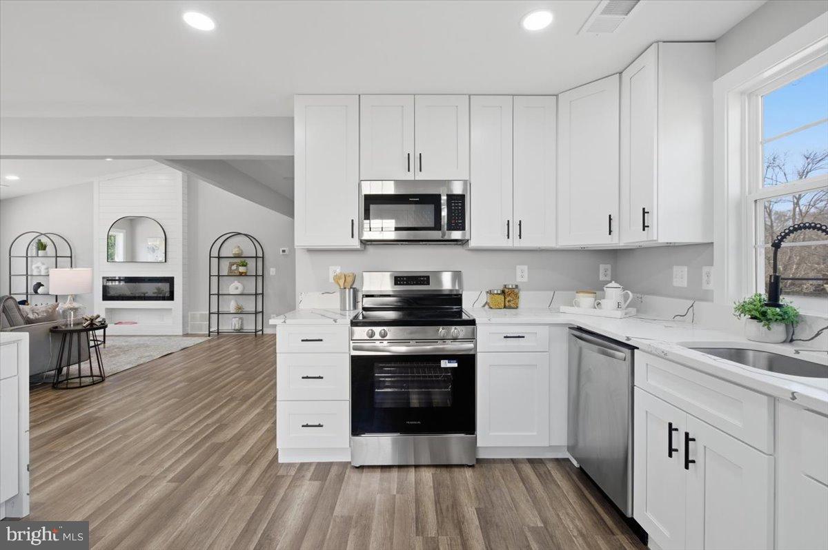 4529 FLINTSTONE RD, ALEXANDRIA, Virginia 22306, 5 Bedrooms Bedrooms, 8 Rooms Rooms,3 BathroomsBathrooms,Residential,For sale,4529 FLINTSTONE RD,VAFX2288112 MLS # VAFX2288112