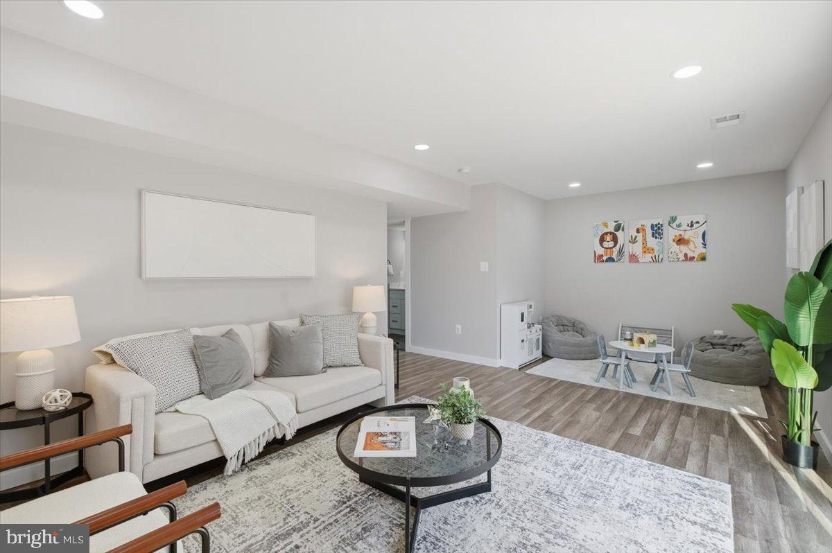 4529 FLINTSTONE RD, ALEXANDRIA, Virginia 22306, 5 Bedrooms Bedrooms, 8 Rooms Rooms,3 BathroomsBathrooms,Residential,For sale,4529 FLINTSTONE RD,VAFX2288112 MLS # VAFX2288112