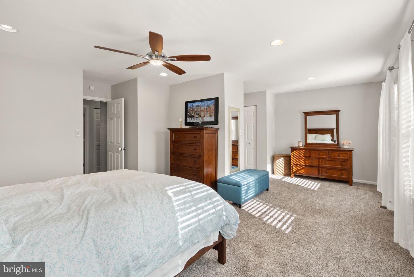 9660 MASTERWORKS DR, VIENNA, Virginia 22181, 3 Bedrooms Bedrooms, ,3 BathroomsBathrooms,Residential,For sale,9660 MASTERWORKS DR,VAFX2288460 MLS # VAFX2288460