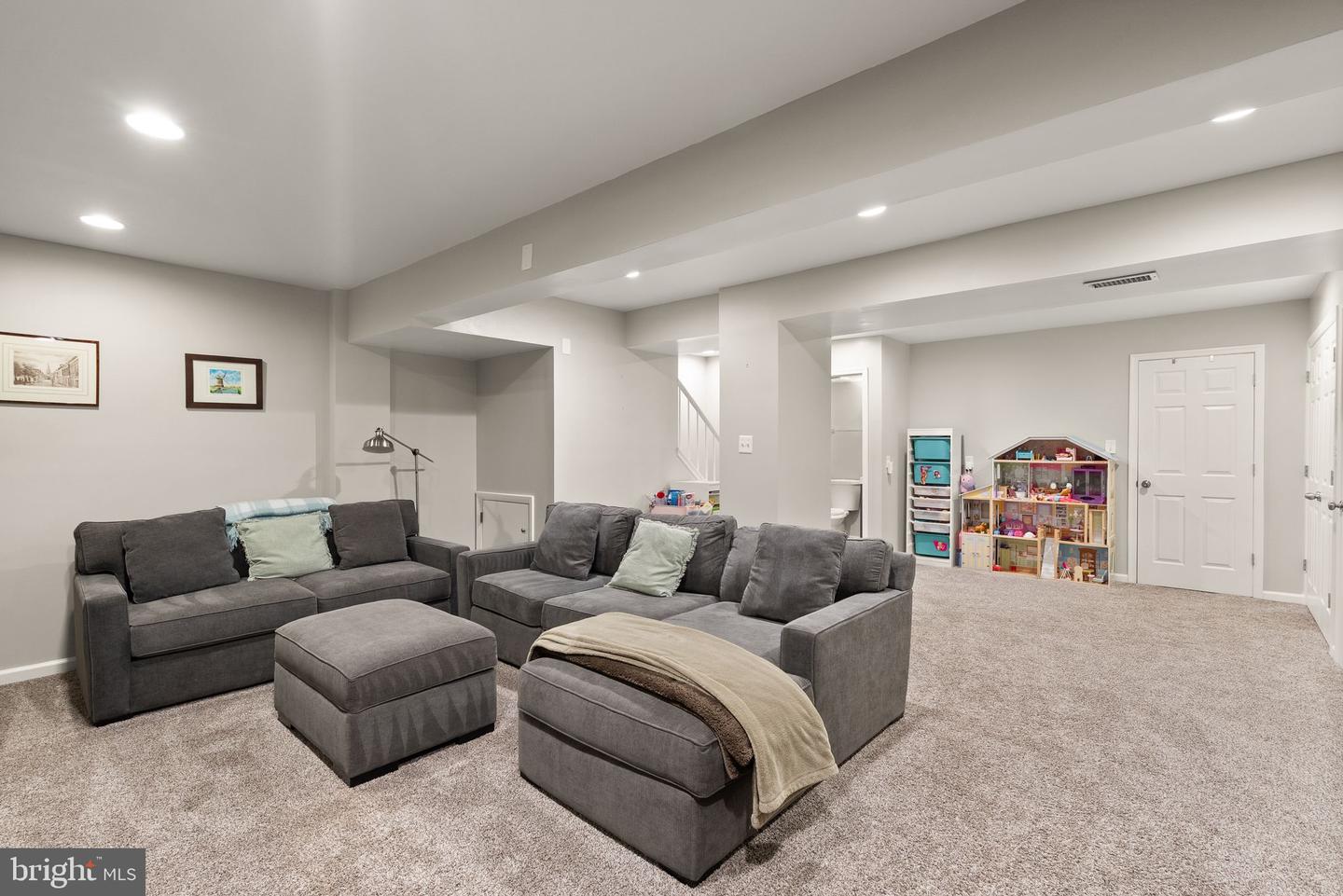 9660 MASTERWORKS DR, VIENNA, Virginia 22181, 3 Bedrooms Bedrooms, ,3 BathroomsBathrooms,Residential,For sale,9660 MASTERWORKS DR,VAFX2288460 MLS # VAFX2288460