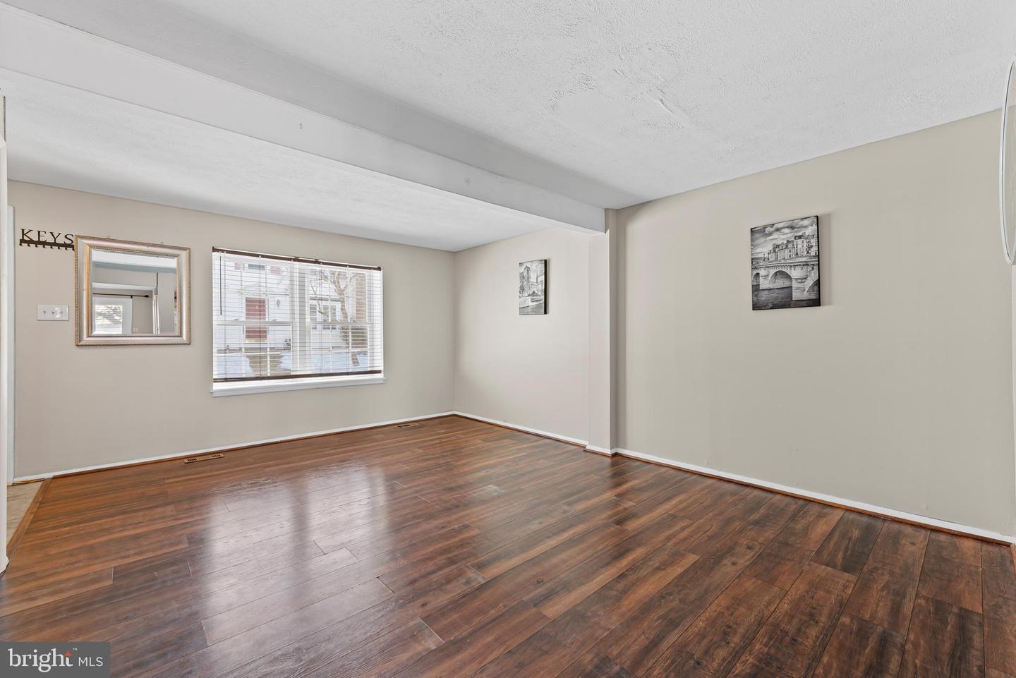 8392 SHADY GROVE CIR, MANASSAS, Virginia 20110, 3 Bedrooms Bedrooms, ,2 BathroomsBathrooms,Residential,For sale,8392 SHADY GROVE CIR,VAMN2010188 MLS # VAMN2010188