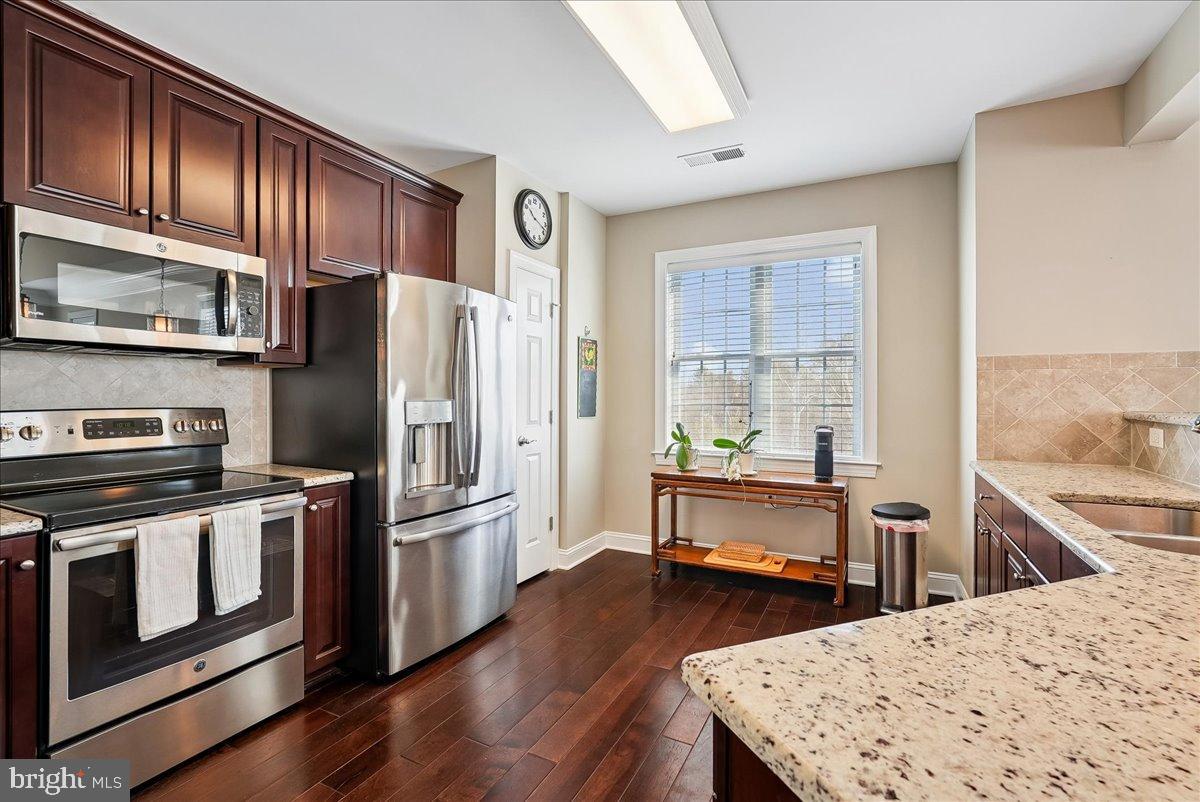 15110 HEATHER MILL LN #402, HAYMARKET, Virginia 20169, 2 Bedrooms Bedrooms, 8 Rooms Rooms,2 BathroomsBathrooms,Residential,For sale,15110 HEATHER MILL LN #402,VAPW2111984 MLS # VAPW2111984