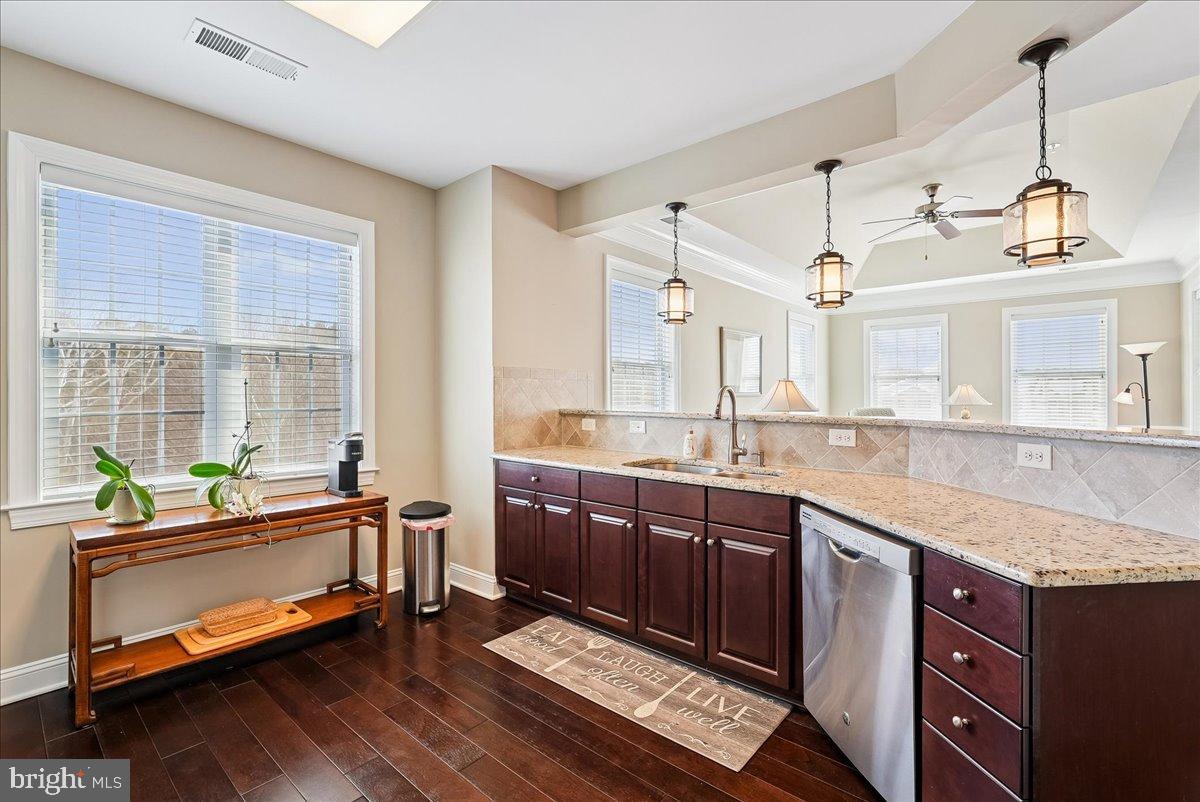 15110 HEATHER MILL LN #402, HAYMARKET, Virginia 20169, 2 Bedrooms Bedrooms, 8 Rooms Rooms,2 BathroomsBathrooms,Residential,For sale,15110 HEATHER MILL LN #402,VAPW2111984 MLS # VAPW2111984