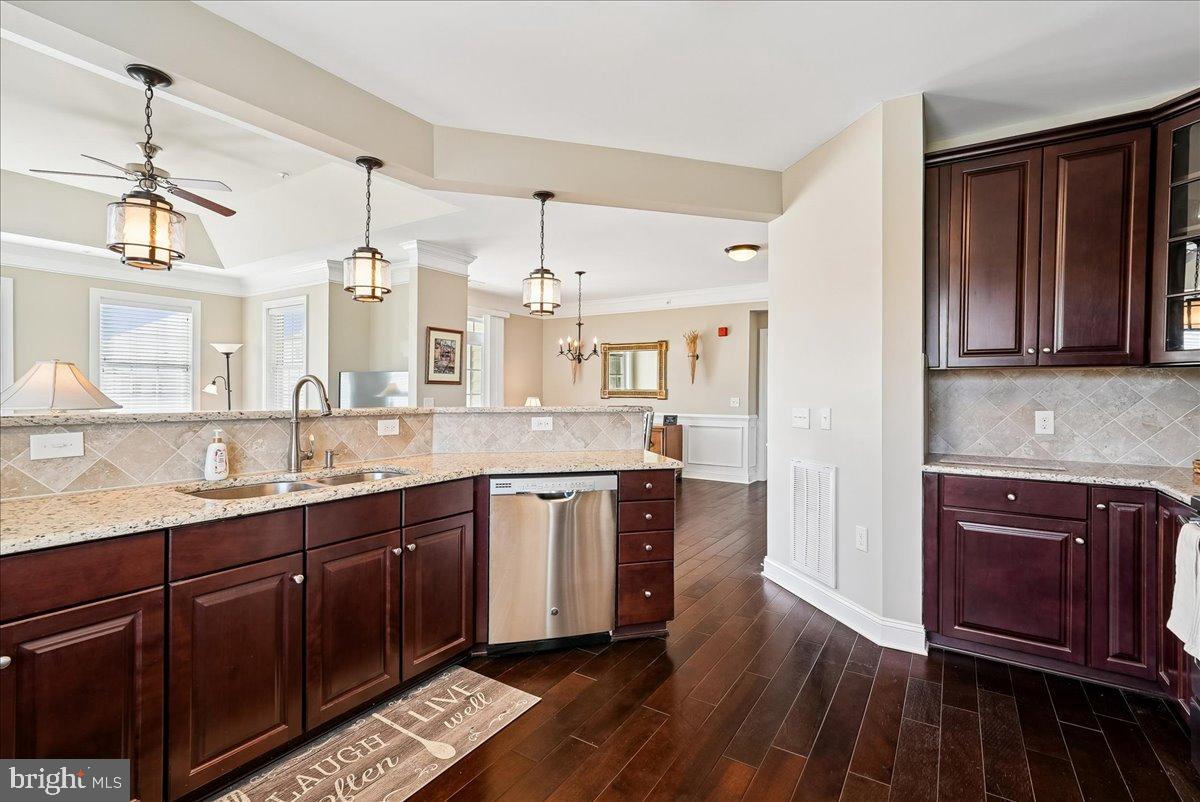 15110 HEATHER MILL LN #402, HAYMARKET, Virginia 20169, 2 Bedrooms Bedrooms, 8 Rooms Rooms,2 BathroomsBathrooms,Residential,For sale,15110 HEATHER MILL LN #402,VAPW2111984 MLS # VAPW2111984