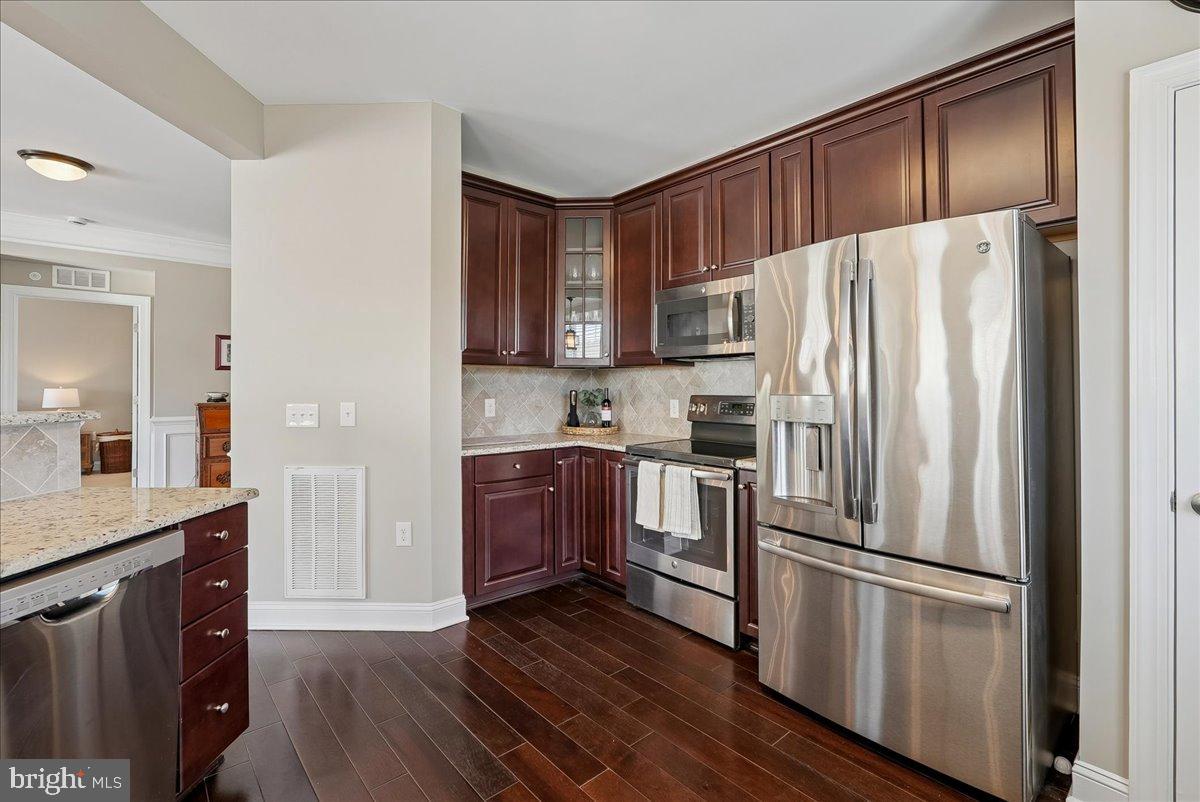 15110 HEATHER MILL LN #402, HAYMARKET, Virginia 20169, 2 Bedrooms Bedrooms, 8 Rooms Rooms,2 BathroomsBathrooms,Residential,For sale,15110 HEATHER MILL LN #402,VAPW2111984 MLS # VAPW2111984