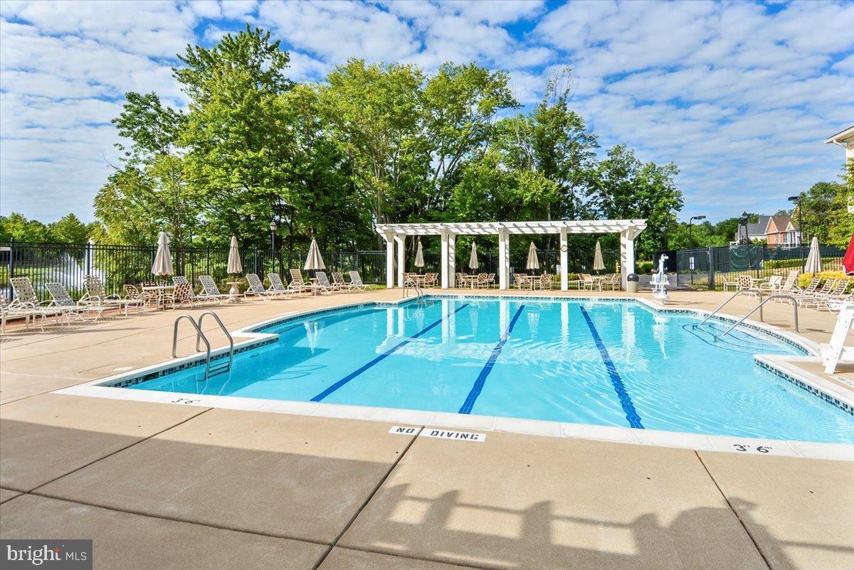 15110 HEATHER MILL LN #402, HAYMARKET, Virginia 20169, 2 Bedrooms Bedrooms, 8 Rooms Rooms,2 BathroomsBathrooms,Residential,For sale,15110 HEATHER MILL LN #402,VAPW2111984 MLS # VAPW2111984