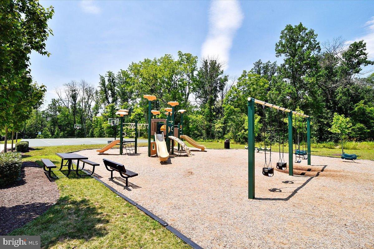 15110 HEATHER MILL LN #402, HAYMARKET, Virginia 20169, 2 Bedrooms Bedrooms, 8 Rooms Rooms,2 BathroomsBathrooms,Residential,For sale,15110 HEATHER MILL LN #402,VAPW2111984 MLS # VAPW2111984