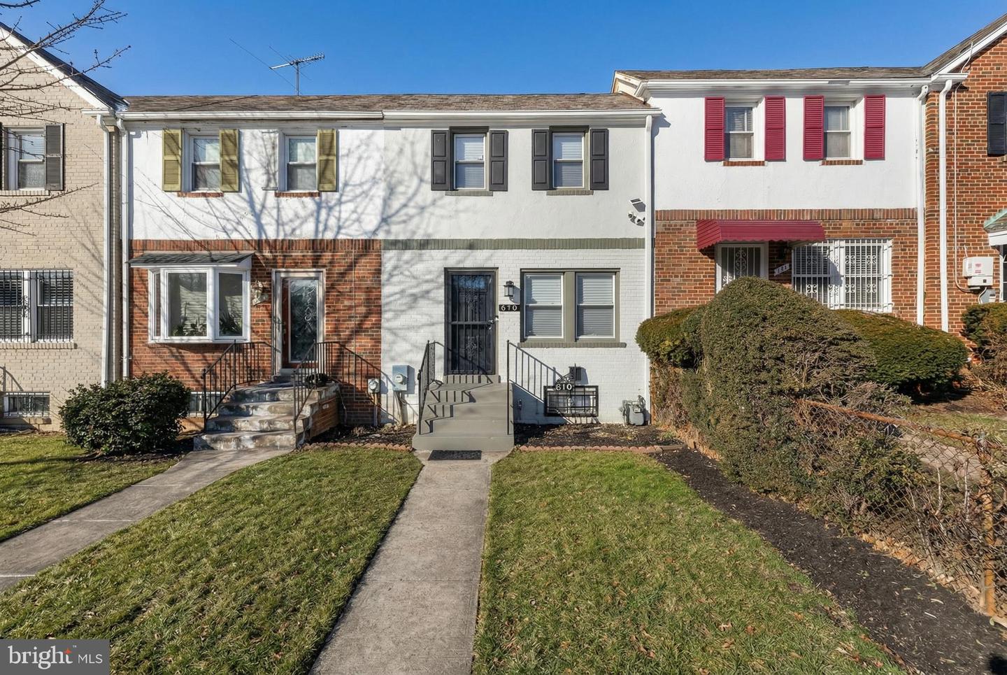810 20TH ST NE, WASHINGTON, District Of Columbia 20002, 3 Bedrooms Bedrooms, ,2 BathroomsBathrooms,Residential,For sale,810 20TH ST NE,DCDC2245004 MLS # DCDC2245004