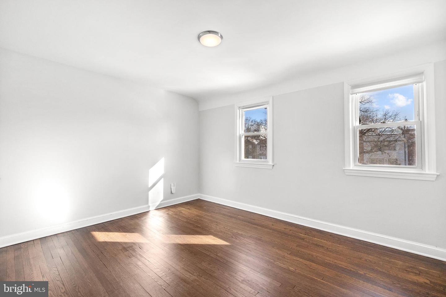 810 20TH ST NE, WASHINGTON, District Of Columbia 20002, 3 Bedrooms Bedrooms, ,2 BathroomsBathrooms,Residential,For sale,810 20TH ST NE,DCDC2245004 MLS # DCDC2245004