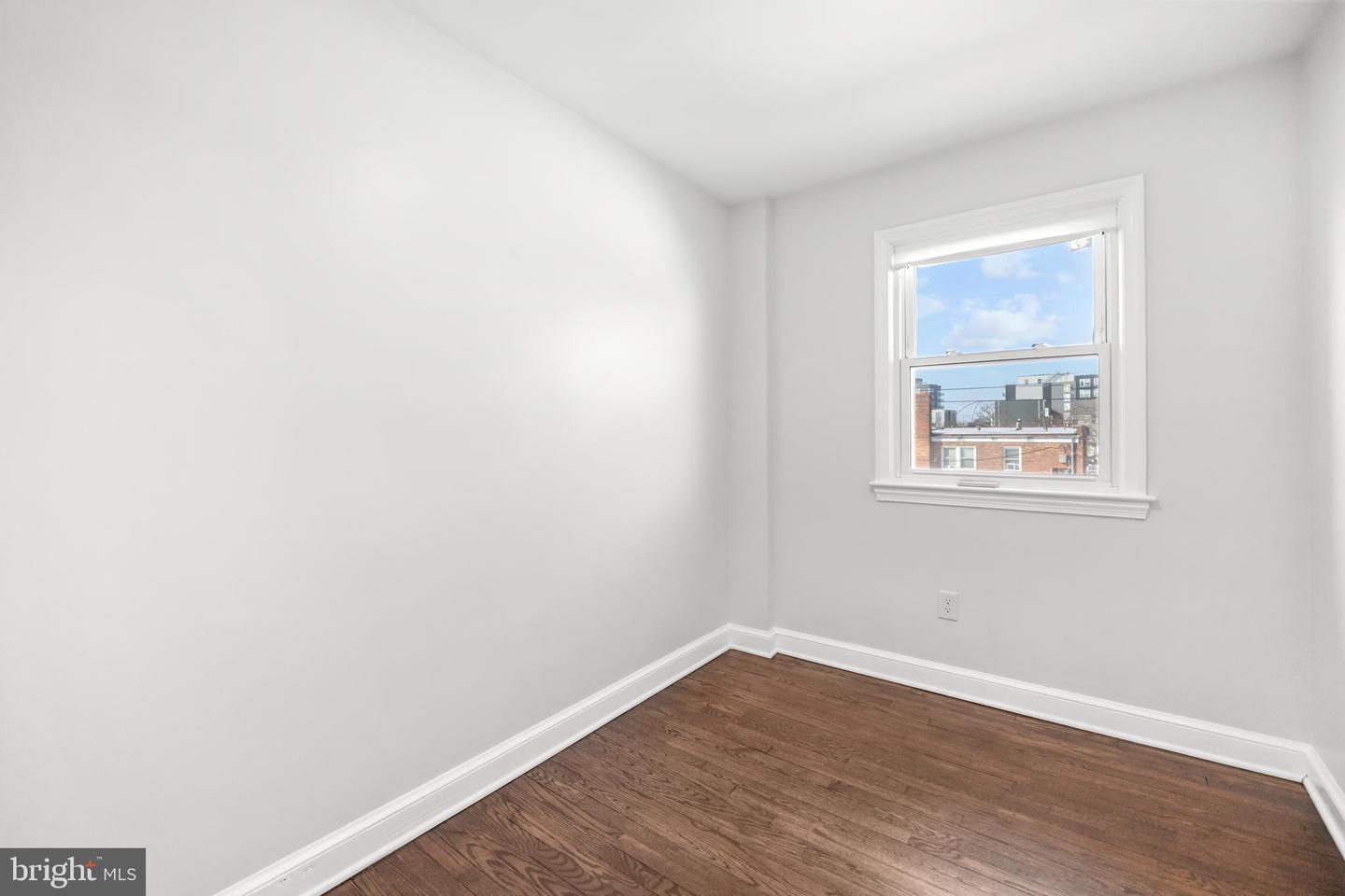 810 20TH ST NE, WASHINGTON, District Of Columbia 20002, 3 Bedrooms Bedrooms, ,2 BathroomsBathrooms,Residential,For sale,810 20TH ST NE,DCDC2245004 MLS # DCDC2245004