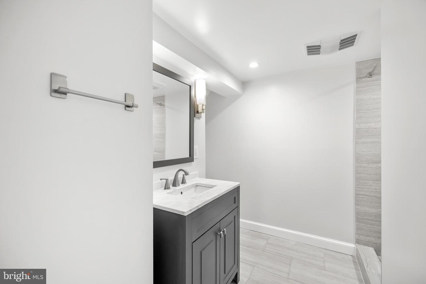 810 20TH ST NE, WASHINGTON, District Of Columbia 20002, 3 Bedrooms Bedrooms, ,2 BathroomsBathrooms,Residential,For sale,810 20TH ST NE,DCDC2245004 MLS # DCDC2245004