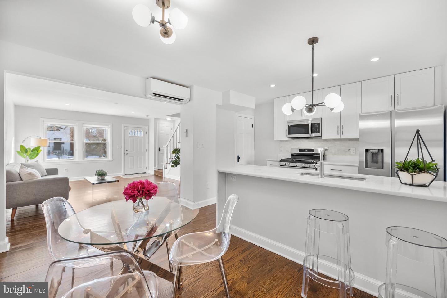 810 20TH ST NE, WASHINGTON, District Of Columbia 20002, 3 Bedrooms Bedrooms, ,2 BathroomsBathrooms,Residential,For sale,810 20TH ST NE,DCDC2245004 MLS # DCDC2245004