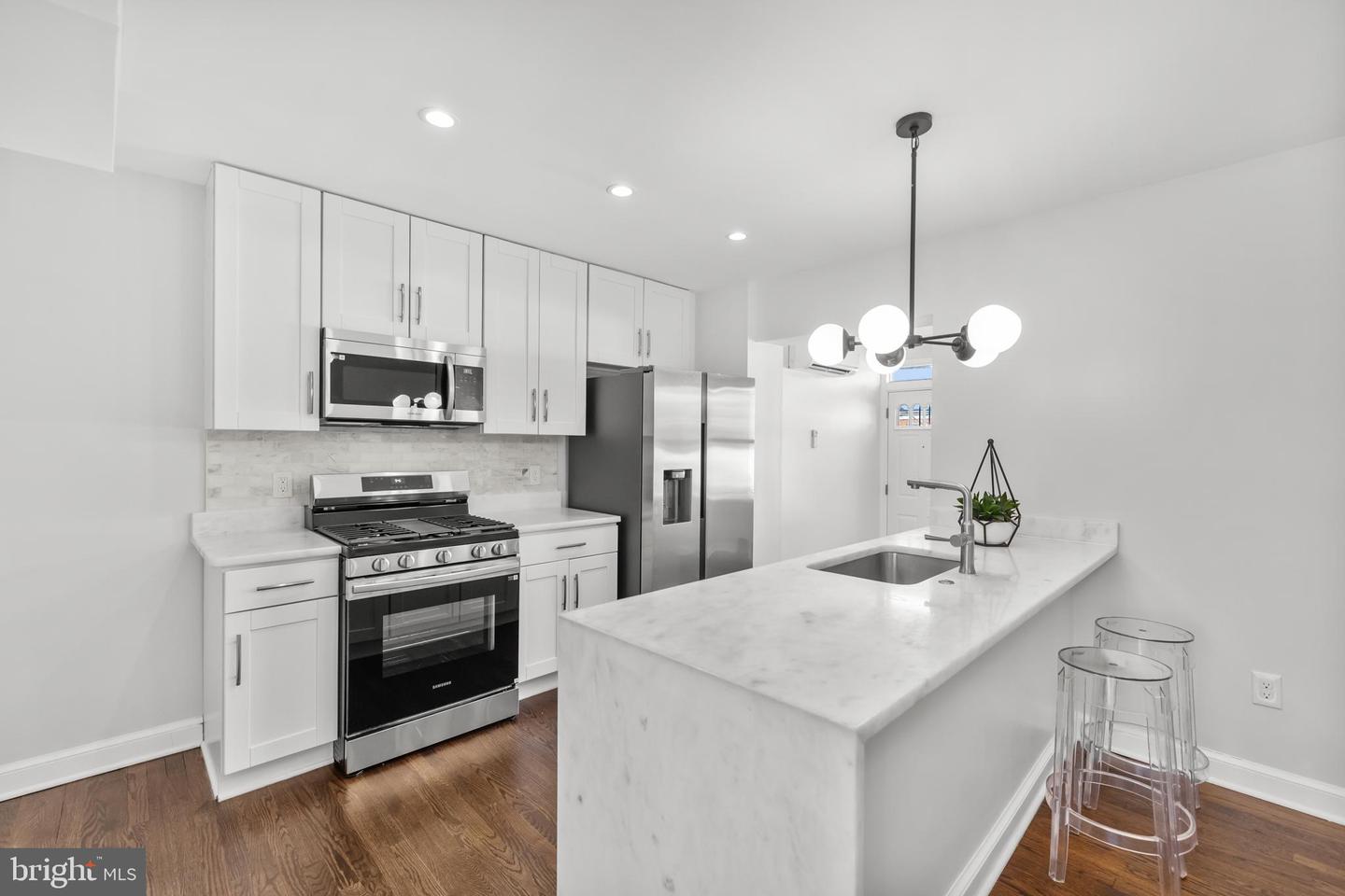 810 20TH ST NE, WASHINGTON, District Of Columbia 20002, 3 Bedrooms Bedrooms, ,2 BathroomsBathrooms,Residential,For sale,810 20TH ST NE,DCDC2245004 MLS # DCDC2245004