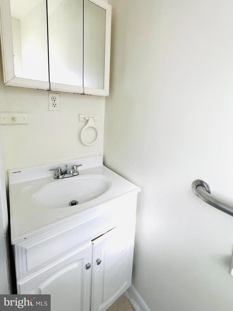 4901 FITCH PL NE, WASHINGTON, District Of Columbia 20019, 3 Bedrooms Bedrooms, 13 Rooms Rooms,2 BathroomsBathrooms,Residential,For sale,4901 FITCH PL NE,DCDC2245036 MLS # DCDC2245036