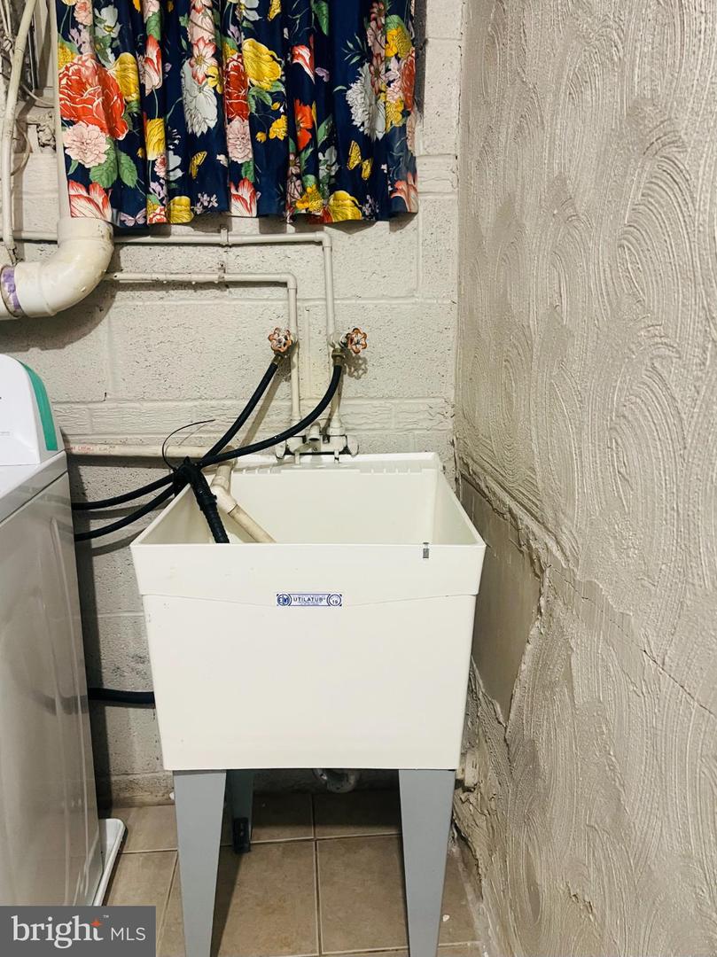 4901 FITCH PL NE, WASHINGTON, District Of Columbia 20019, 3 Bedrooms Bedrooms, 13 Rooms Rooms,2 BathroomsBathrooms,Residential,For sale,4901 FITCH PL NE,DCDC2245036 MLS # DCDC2245036