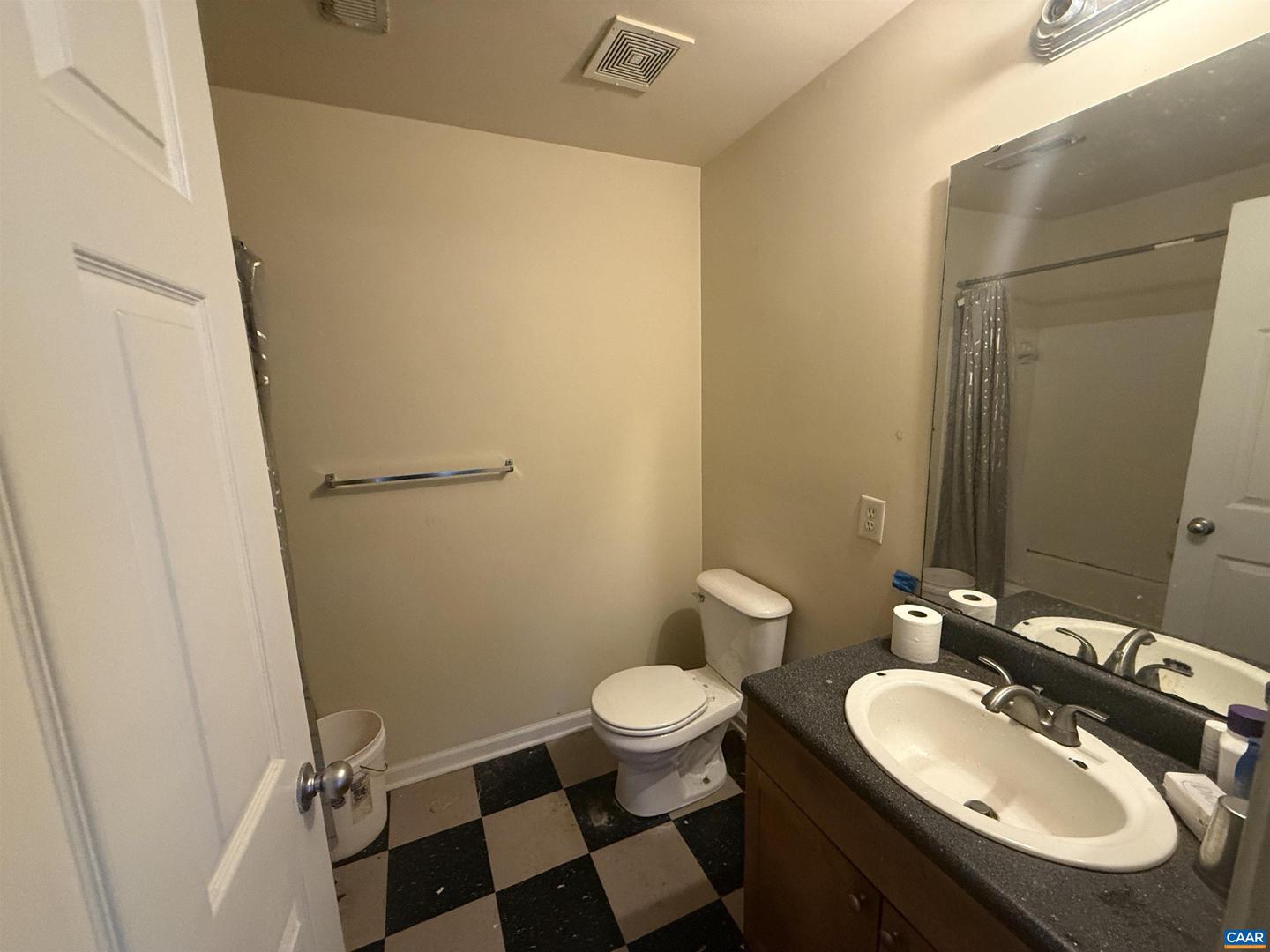 190 YELLOWSTONE DR #201, CHARLOTTESVILLE, Virginia 22903, 4 Bedrooms Bedrooms, ,4 BathroomsBathrooms,Residential,For sale,190 YELLOWSTONE DR #201,673089 MLS # 673089