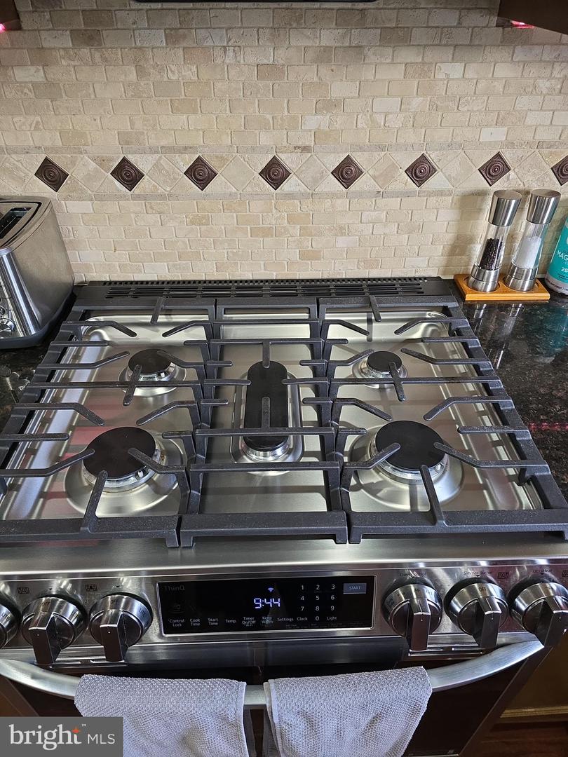 9249 ALVYN LAKE CIR, BRISTOW, Virginia 20136, 3 Bedrooms Bedrooms, ,2 BathroomsBathrooms,Residential,For sale,9249 ALVYN LAKE CIR,VAPW2112044 MLS # VAPW2112044