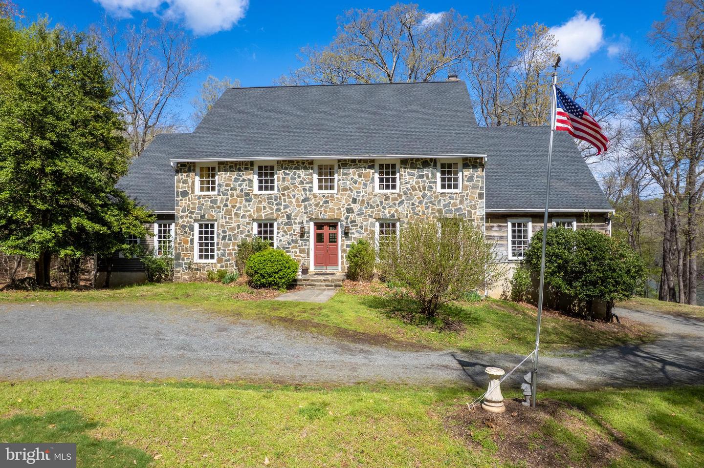 121 YARNICK RD, GREAT FALLS, Virginia 22066, 8 Bedrooms Bedrooms, ,5 BathroomsBathrooms,Residential,For sale,121 YARNICK RD,VAFX2227828 MLS # VAFX2227828