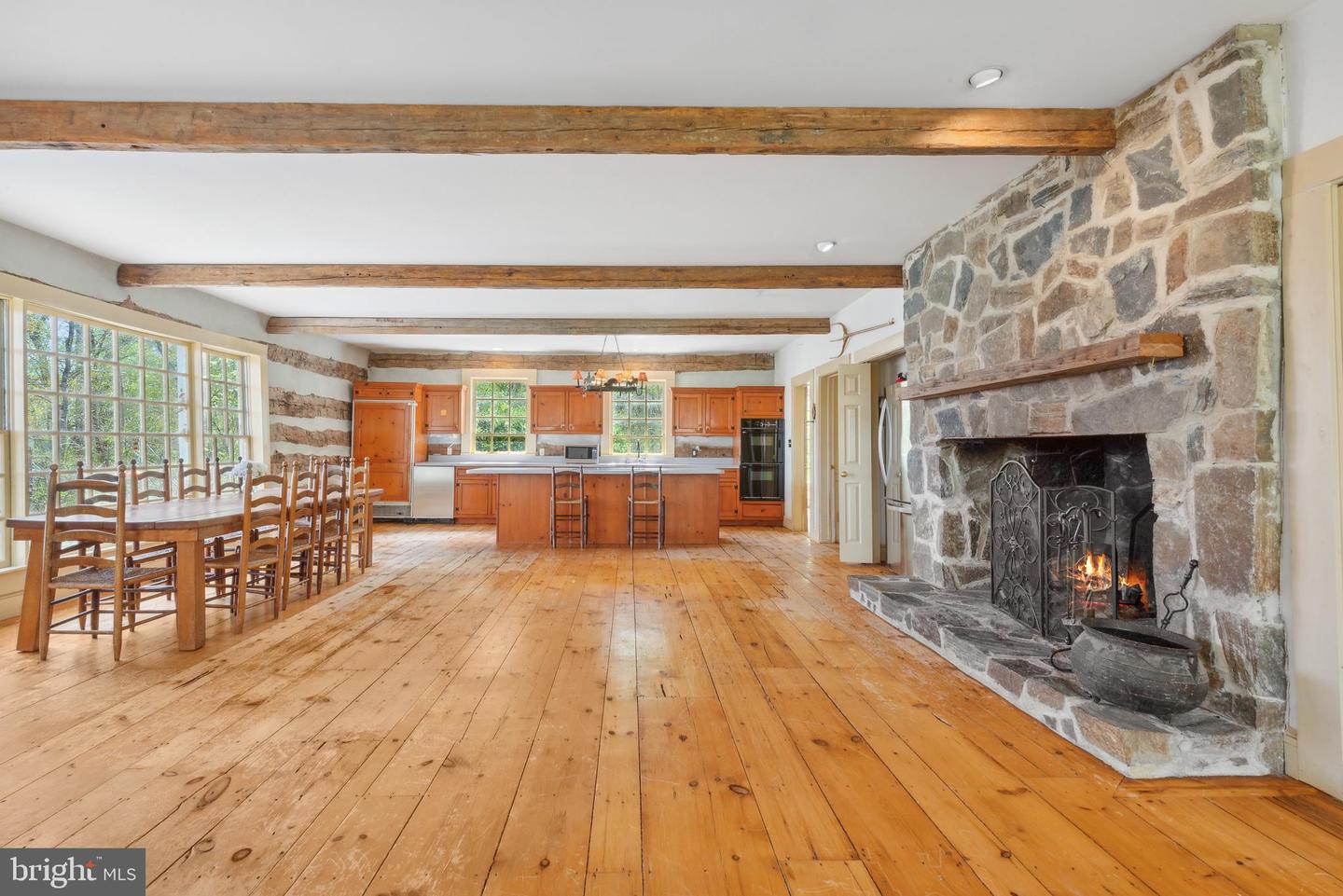 121 YARNICK RD, GREAT FALLS, Virginia 22066, 8 Bedrooms Bedrooms, ,5 BathroomsBathrooms,Residential,For sale,121 YARNICK RD,VAFX2227828 MLS # VAFX2227828