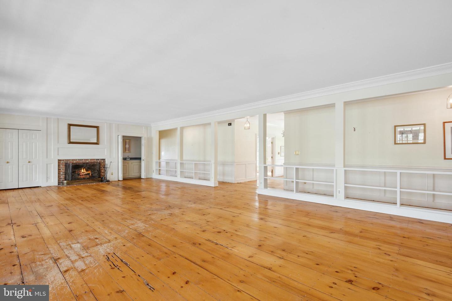 121 YARNICK RD, GREAT FALLS, Virginia 22066, 8 Bedrooms Bedrooms, ,5 BathroomsBathrooms,Residential,For sale,121 YARNICK RD,VAFX2227828 MLS # VAFX2227828