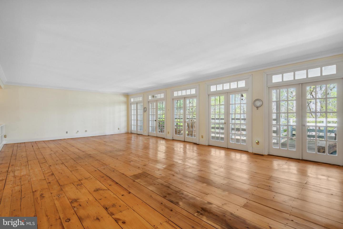 121 YARNICK RD, GREAT FALLS, Virginia 22066, 8 Bedrooms Bedrooms, ,5 BathroomsBathrooms,Residential,For sale,121 YARNICK RD,VAFX2227828 MLS # VAFX2227828