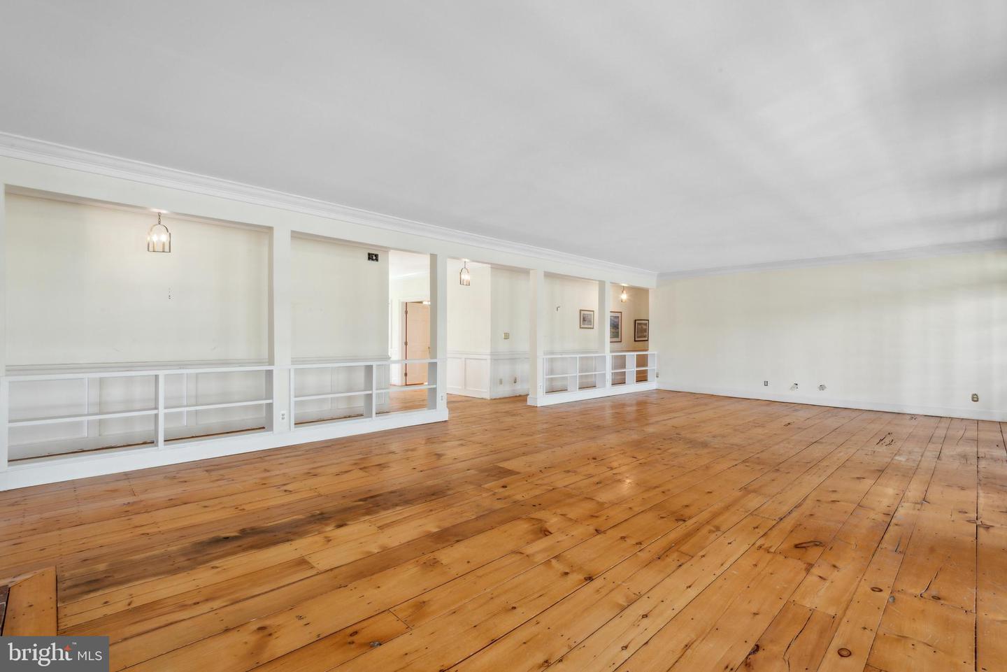 121 YARNICK RD, GREAT FALLS, Virginia 22066, 8 Bedrooms Bedrooms, ,5 BathroomsBathrooms,Residential,For sale,121 YARNICK RD,VAFX2227828 MLS # VAFX2227828