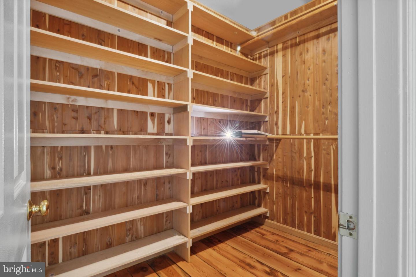 121 YARNICK RD, GREAT FALLS, Virginia 22066, 8 Bedrooms Bedrooms, ,5 BathroomsBathrooms,Residential,For sale,121 YARNICK RD,VAFX2227828 MLS # VAFX2227828