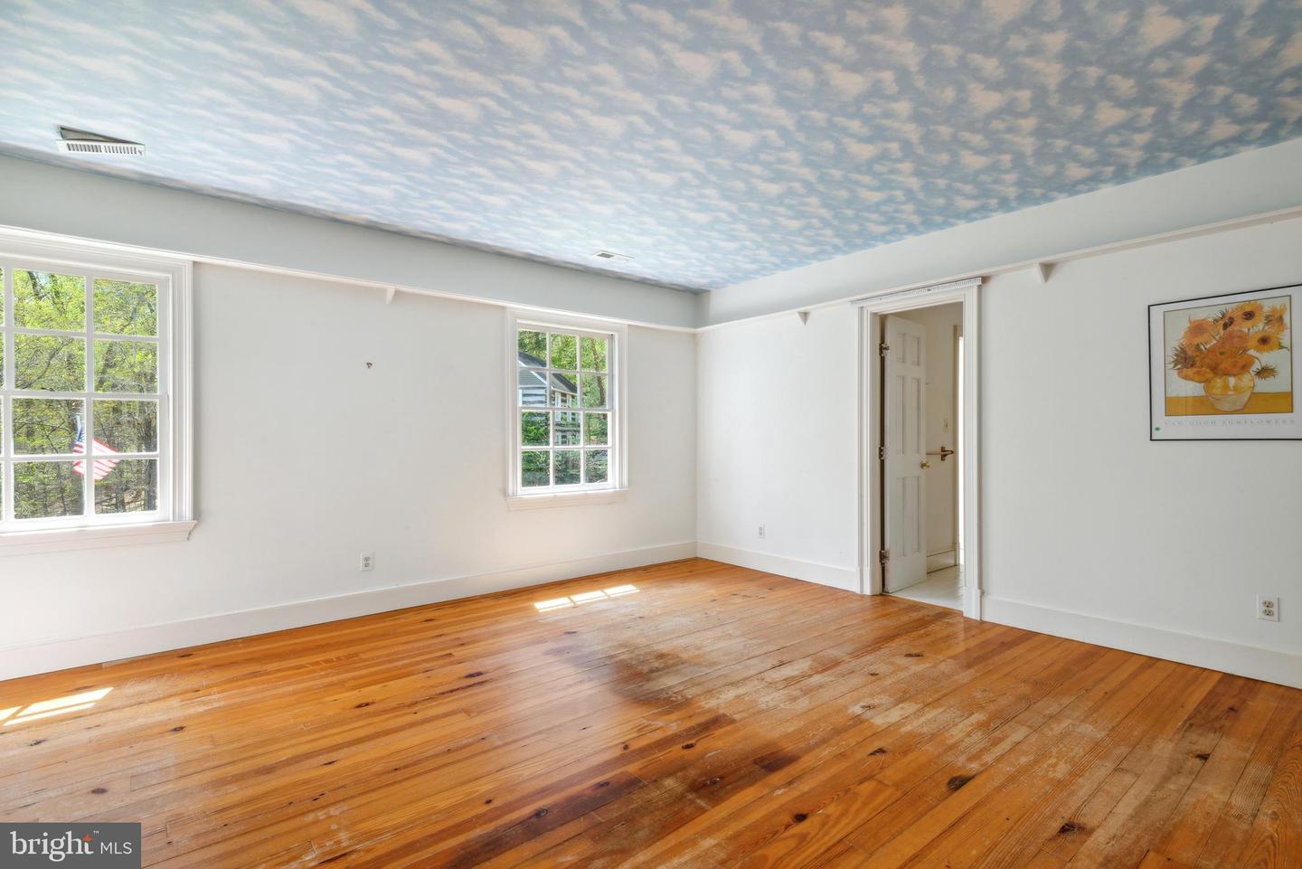 121 YARNICK RD, GREAT FALLS, Virginia 22066, 8 Bedrooms Bedrooms, ,5 BathroomsBathrooms,Residential,For sale,121 YARNICK RD,VAFX2227828 MLS # VAFX2227828