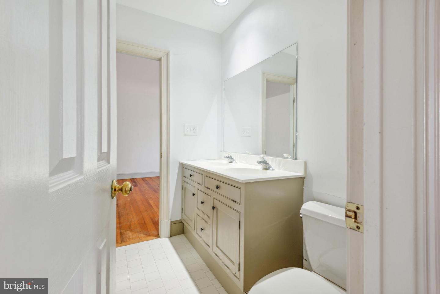 121 YARNICK RD, GREAT FALLS, Virginia 22066, 8 Bedrooms Bedrooms, ,5 BathroomsBathrooms,Residential,For sale,121 YARNICK RD,VAFX2227828 MLS # VAFX2227828