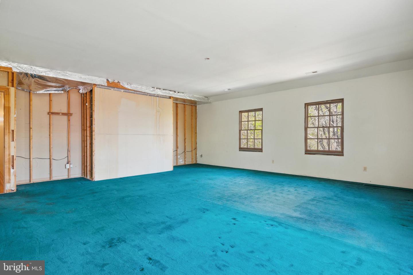 121 YARNICK RD, GREAT FALLS, Virginia 22066, 8 Bedrooms Bedrooms, ,5 BathroomsBathrooms,Residential,For sale,121 YARNICK RD,VAFX2227828 MLS # VAFX2227828