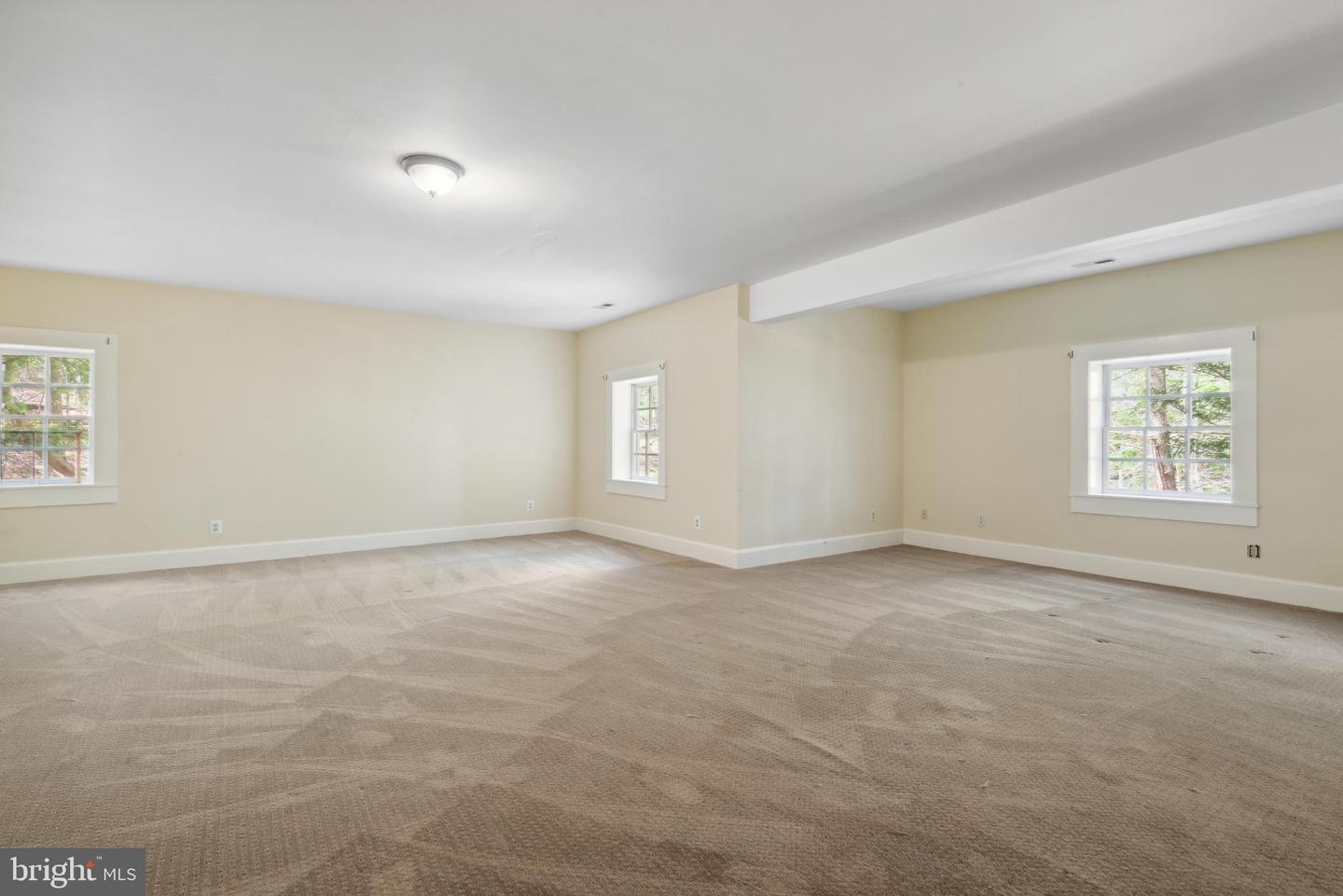 121 YARNICK RD, GREAT FALLS, Virginia 22066, 8 Bedrooms Bedrooms, ,5 BathroomsBathrooms,Residential,For sale,121 YARNICK RD,VAFX2227828 MLS # VAFX2227828