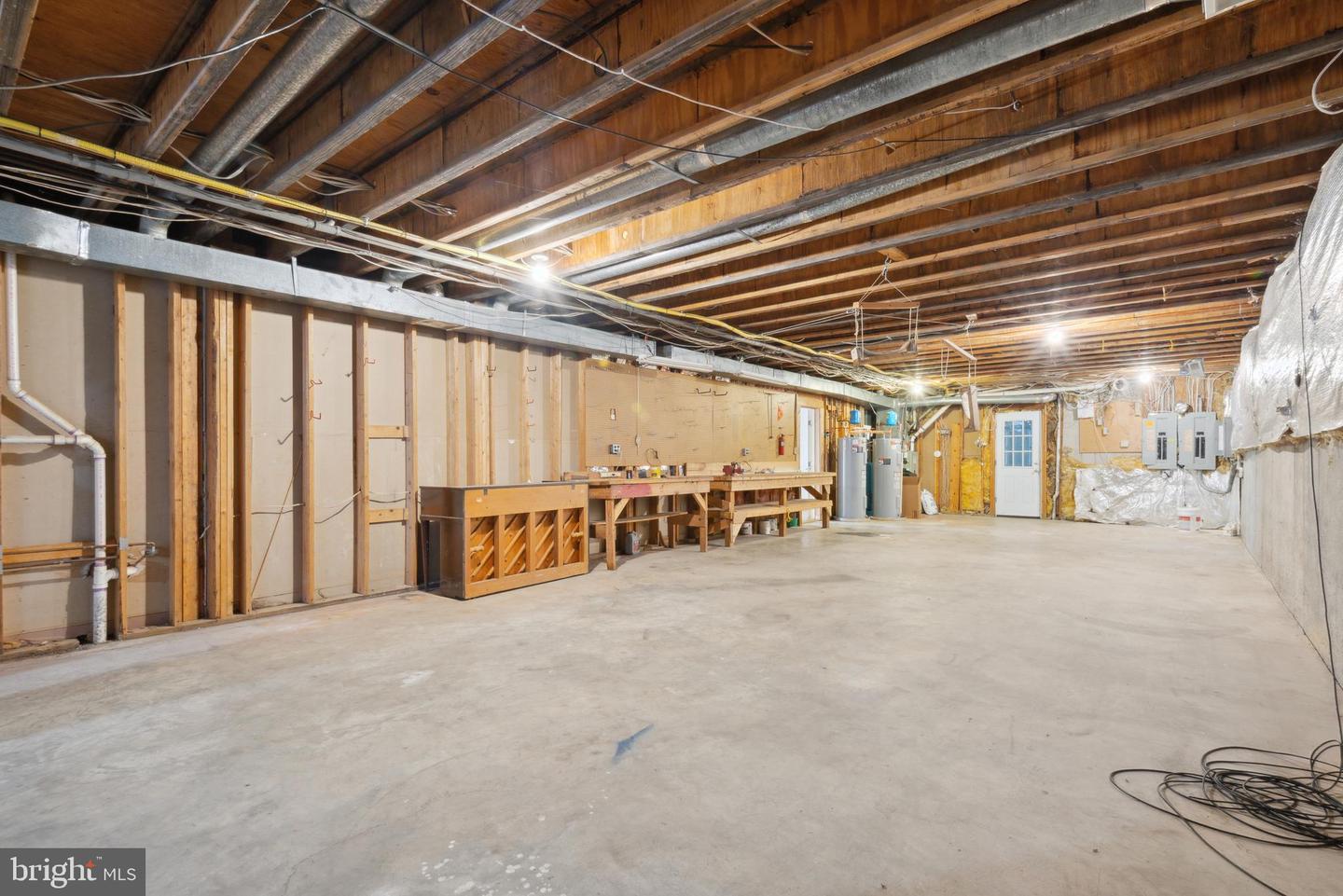 121 YARNICK RD, GREAT FALLS, Virginia 22066, 8 Bedrooms Bedrooms, ,5 BathroomsBathrooms,Residential,For sale,121 YARNICK RD,VAFX2227828 MLS # VAFX2227828