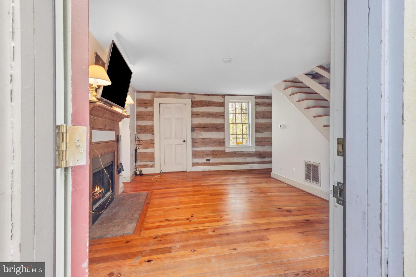 121 YARNICK RD, GREAT FALLS, Virginia 22066, 8 Bedrooms Bedrooms, ,5 BathroomsBathrooms,Residential,For sale,121 YARNICK RD,VAFX2227828 MLS # VAFX2227828