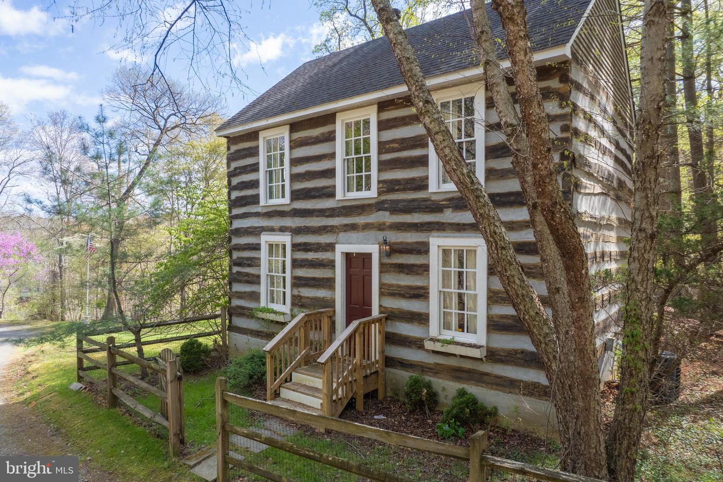 121 YARNICK RD, GREAT FALLS, Virginia 22066, 8 Bedrooms Bedrooms, ,5 BathroomsBathrooms,Residential,For sale,121 YARNICK RD,VAFX2227828 MLS # VAFX2227828