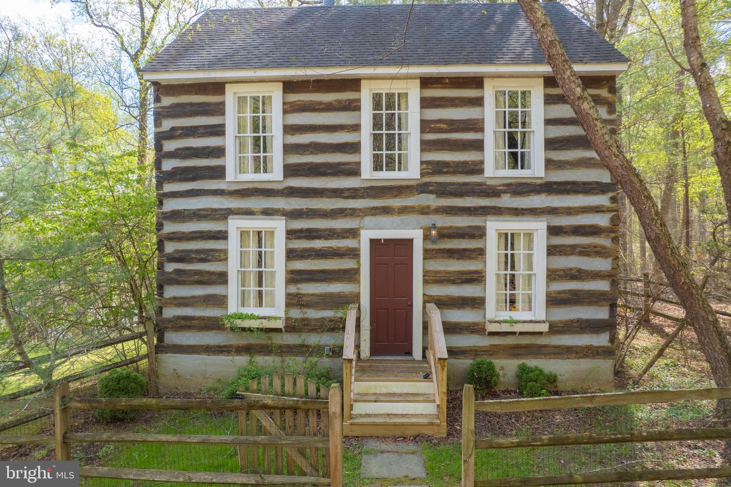 121 YARNICK RD, GREAT FALLS, Virginia 22066, 8 Bedrooms Bedrooms, ,5 BathroomsBathrooms,Residential,For sale,121 YARNICK RD,VAFX2227828 MLS # VAFX2227828