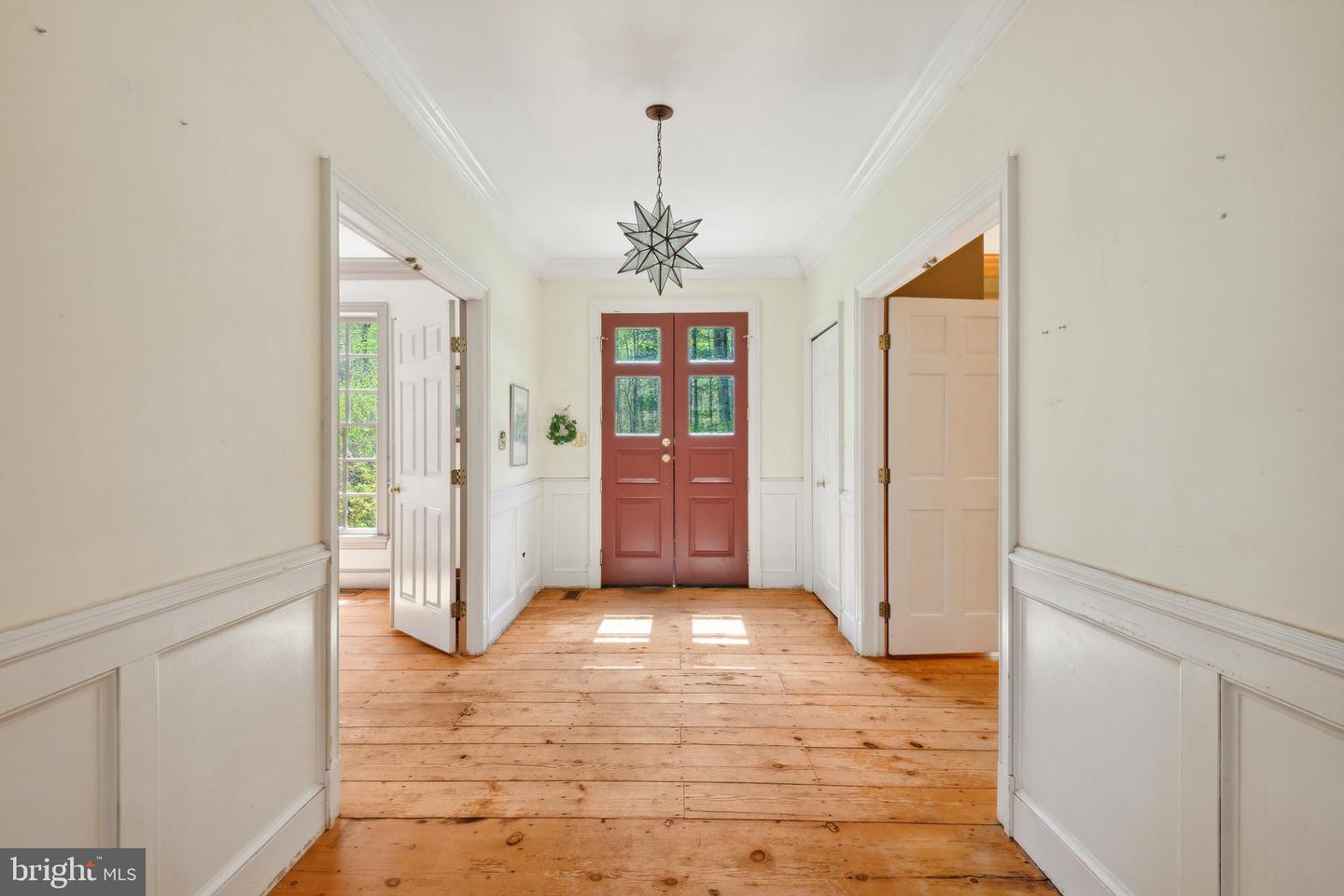 121 YARNICK RD, GREAT FALLS, Virginia 22066, 8 Bedrooms Bedrooms, ,5 BathroomsBathrooms,Residential,For sale,121 YARNICK RD,VAFX2227828 MLS # VAFX2227828