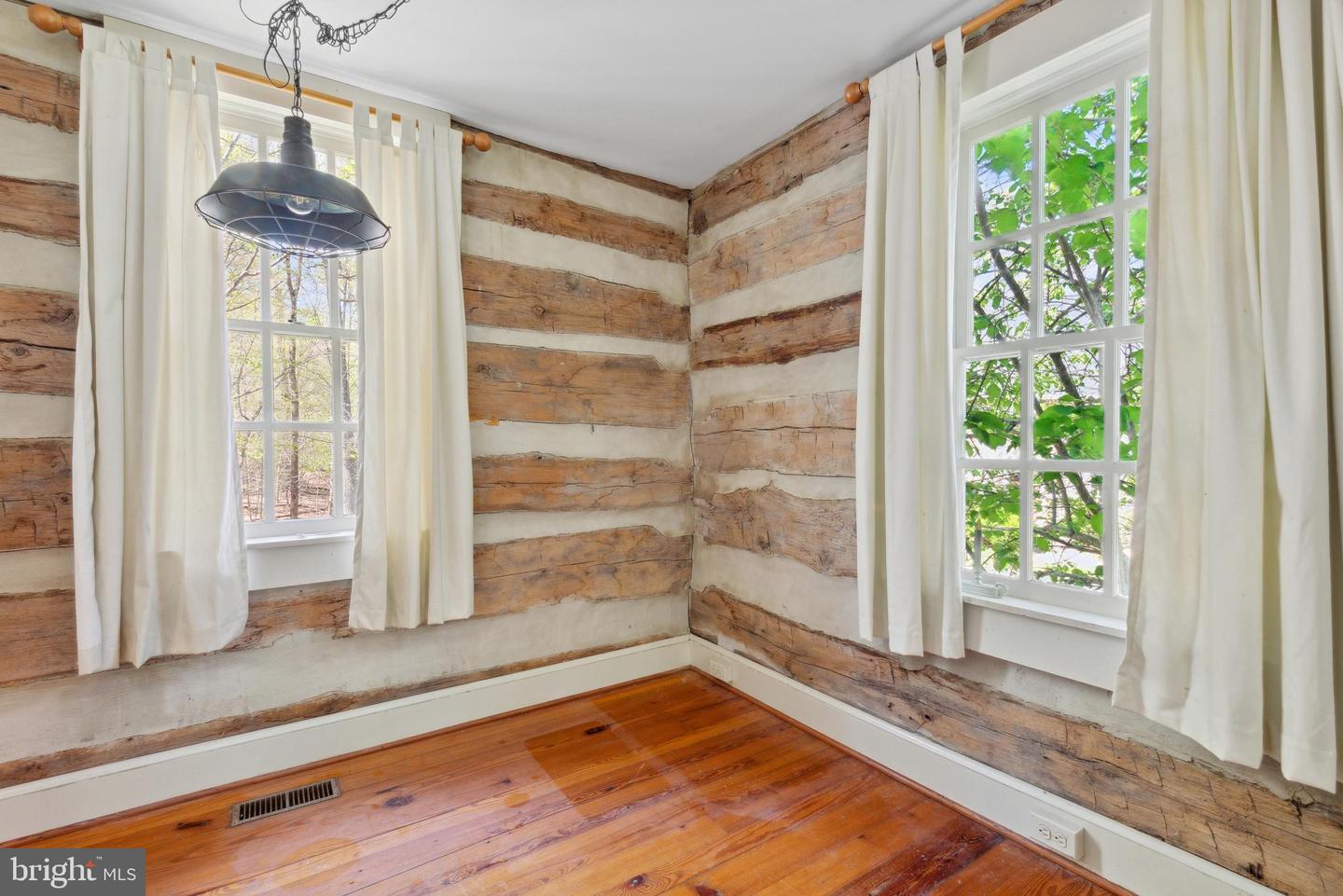 121 YARNICK RD, GREAT FALLS, Virginia 22066, 8 Bedrooms Bedrooms, ,5 BathroomsBathrooms,Residential,For sale,121 YARNICK RD,VAFX2227828 MLS # VAFX2227828