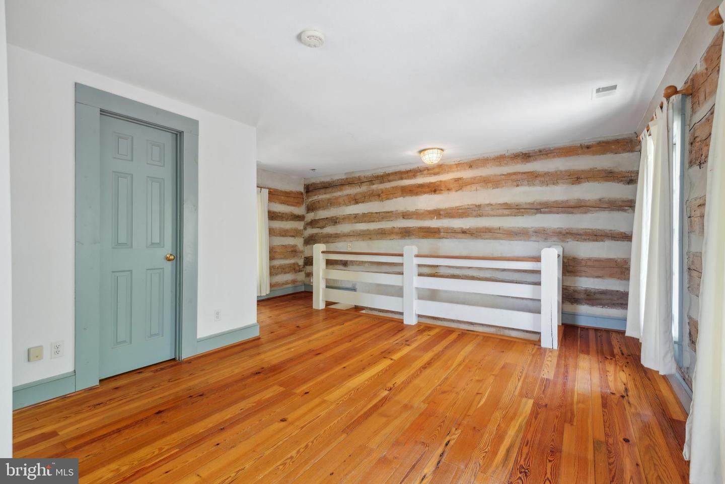 121 YARNICK RD, GREAT FALLS, Virginia 22066, 8 Bedrooms Bedrooms, ,5 BathroomsBathrooms,Residential,For sale,121 YARNICK RD,VAFX2227828 MLS # VAFX2227828