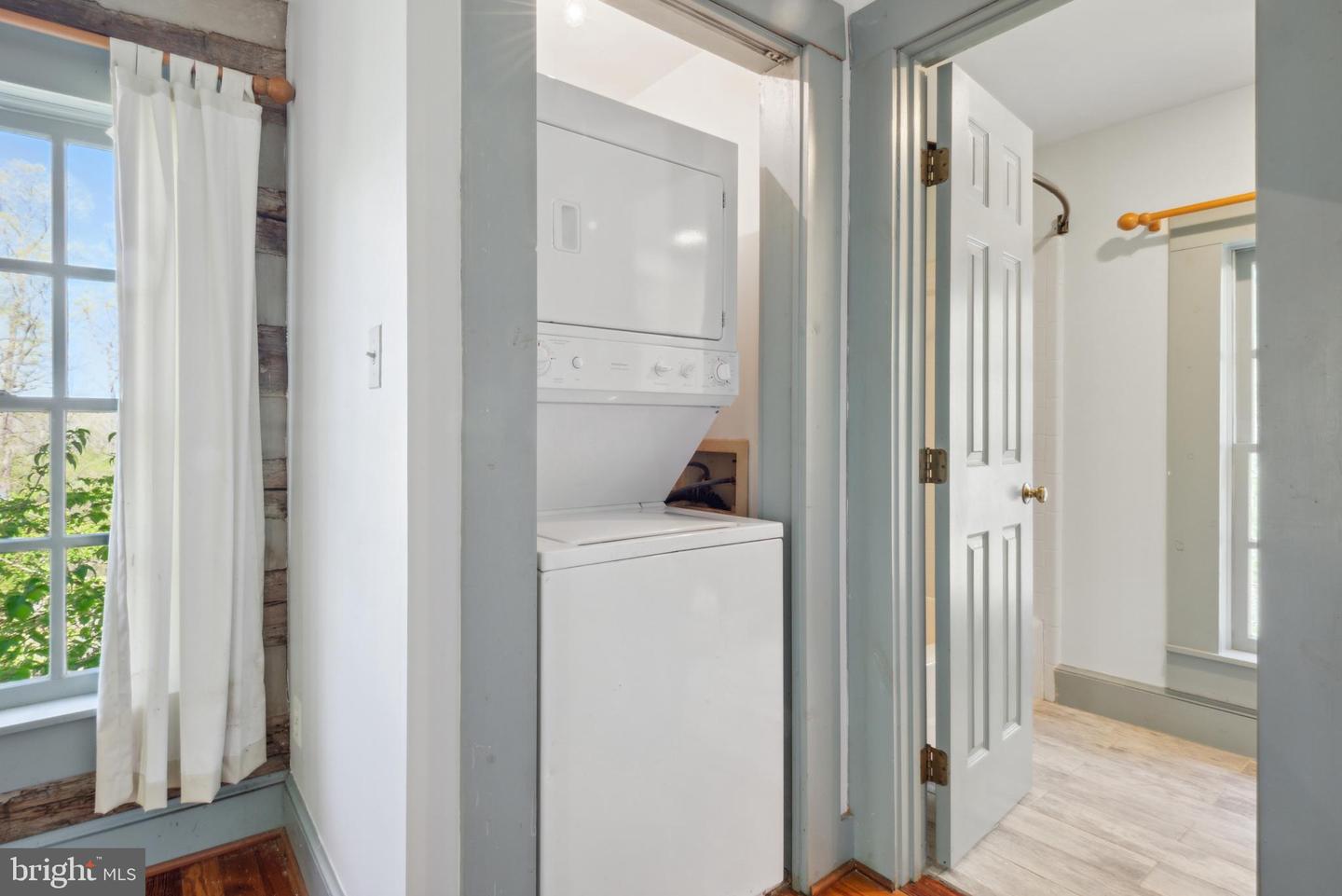 121 YARNICK RD, GREAT FALLS, Virginia 22066, 8 Bedrooms Bedrooms, ,5 BathroomsBathrooms,Residential,For sale,121 YARNICK RD,VAFX2227828 MLS # VAFX2227828